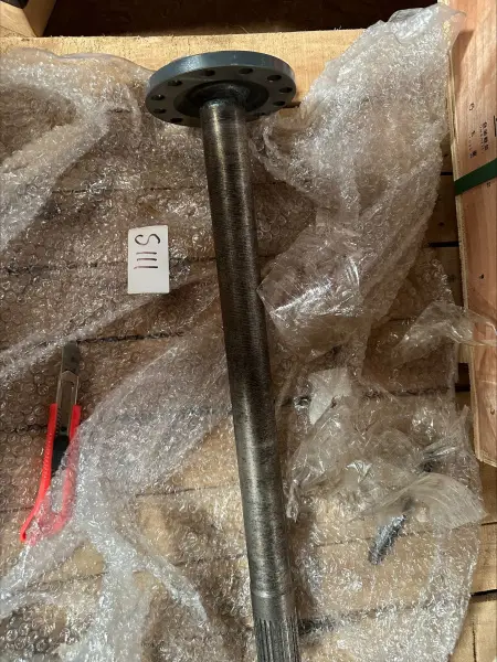 Вал колеса (полуось)