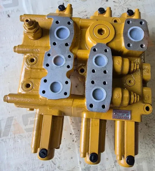 Гидрораспределитель 3-x секционный D32A-16 (гидро. управление) LG833, ZL50C