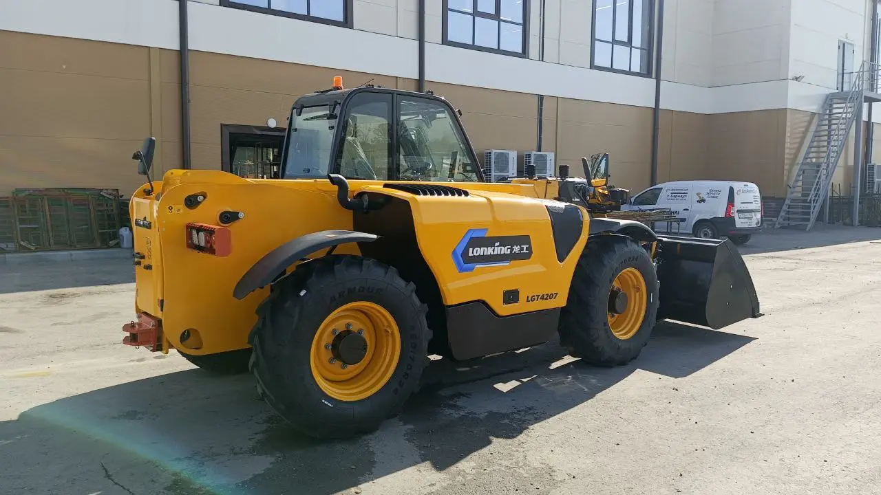 Первый телескопический погрузчик Lonking прибыл в Сибирь!