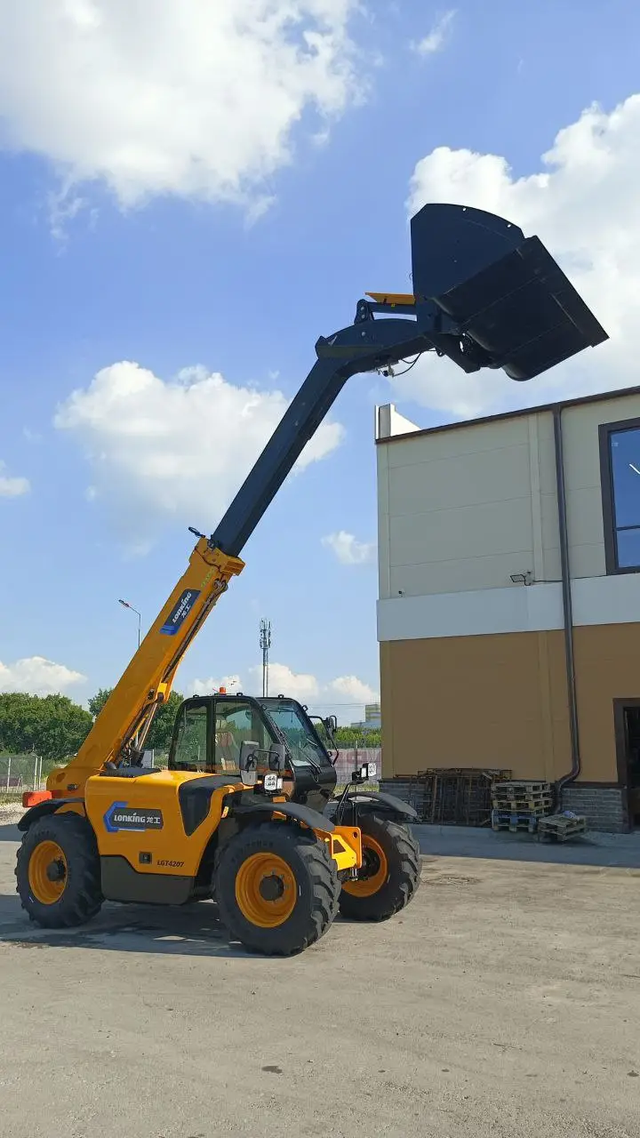 Первый телескопический погрузчик Lonking прибыл в Сибирь!