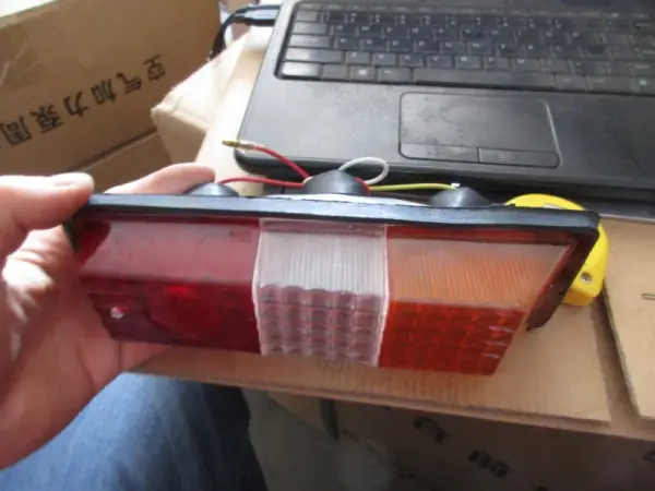 Фонарь задний CDM833 (блок)