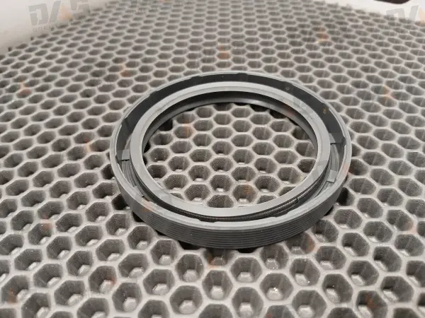 Сальник 70x90x12 соед. рамы нижний