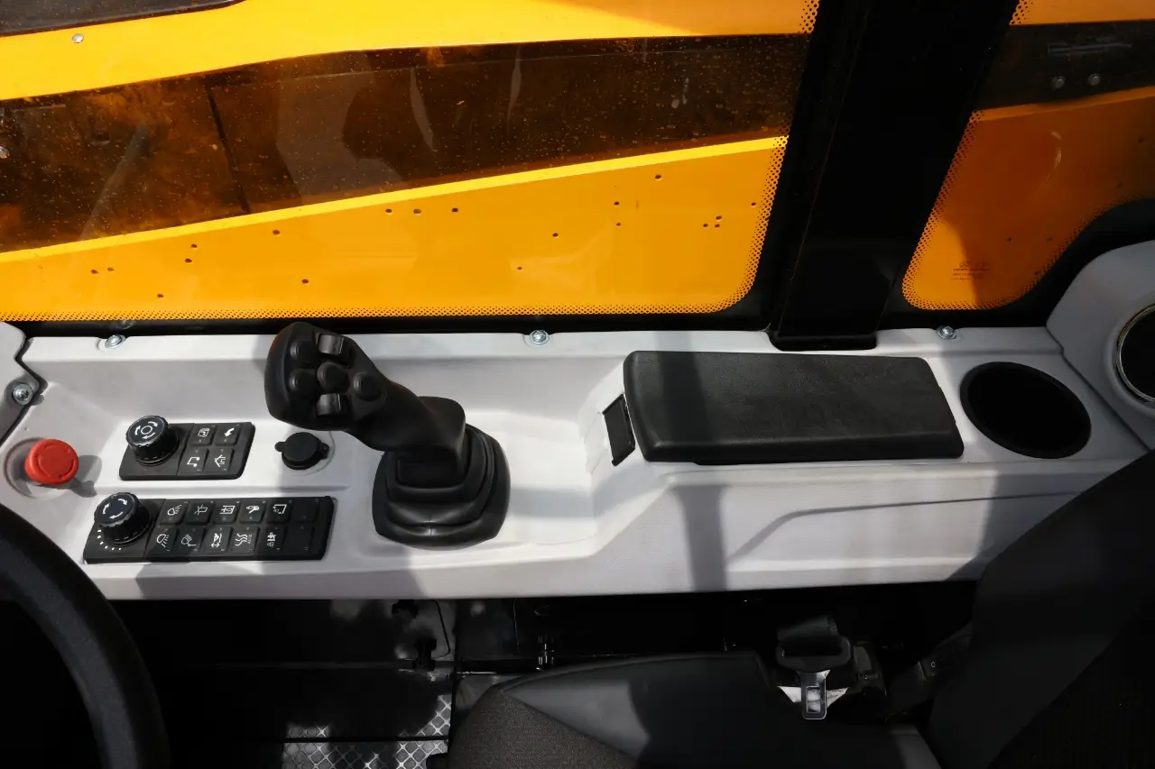 Первый телескопический погрузчик Lonking прибыл в Сибирь!