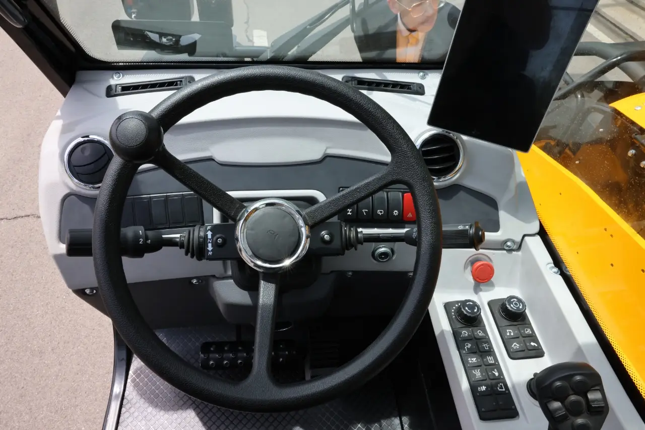 Первый телескопический погрузчик Lonking прибыл в Сибирь!