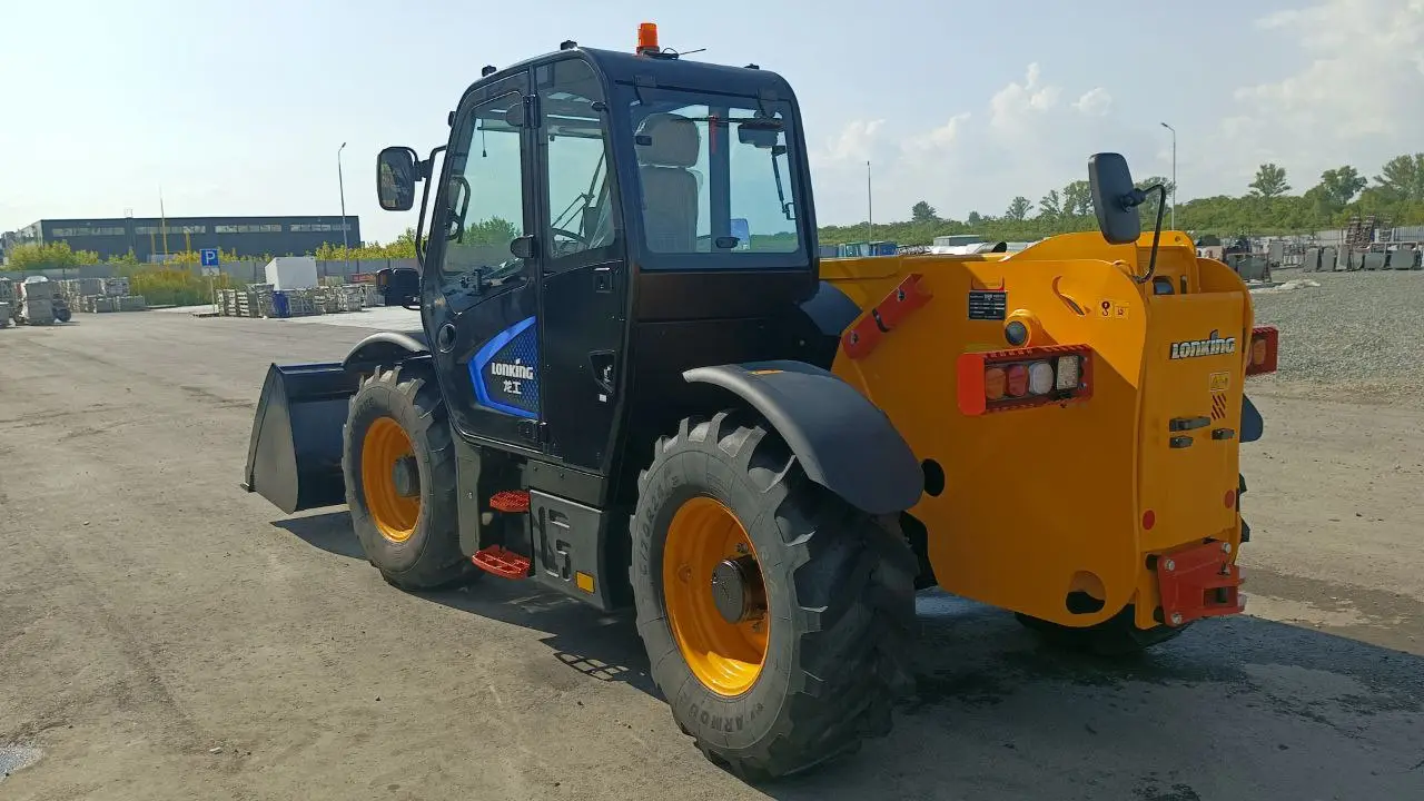 Первый телескопический погрузчик Lonking прибыл в Сибирь!
