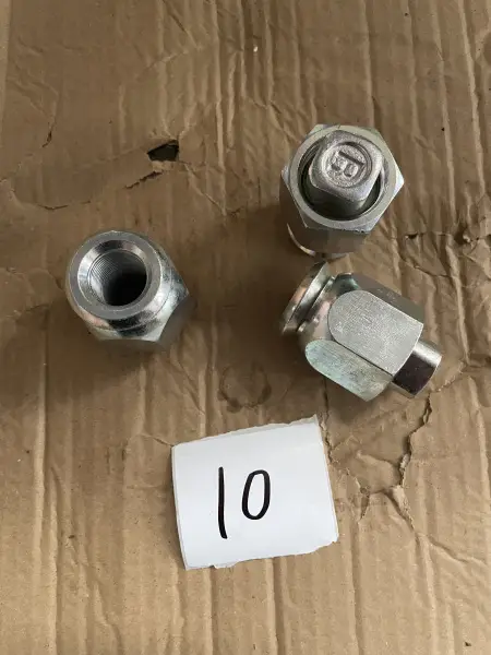 Футорка с гайкой