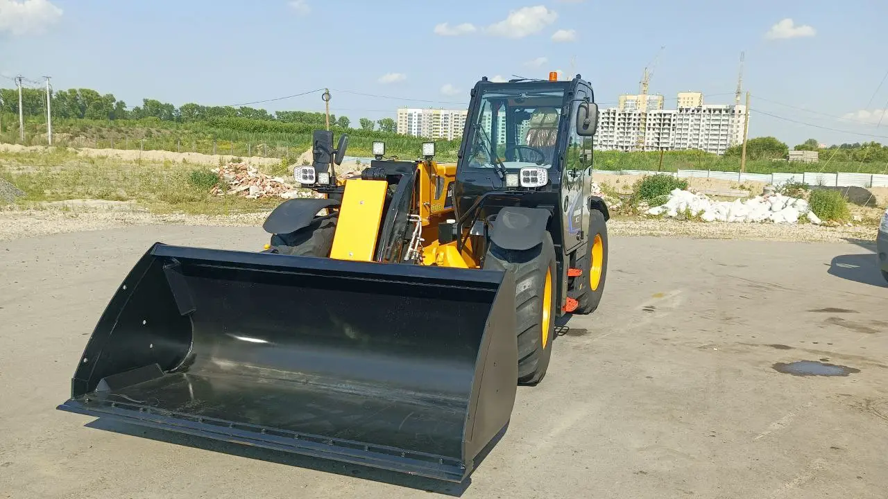 Первый телескопический погрузчик Lonking прибыл в Сибирь!