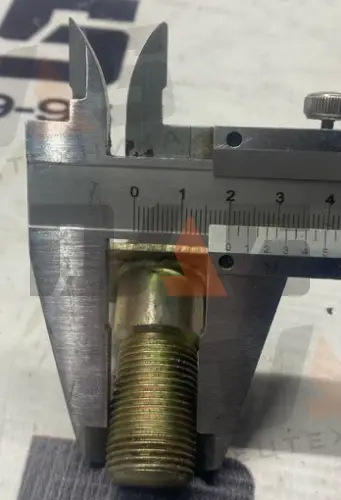 Шпилька крепления переднего колеса (3-3,5 т),  заднего колеса (5-8 т)