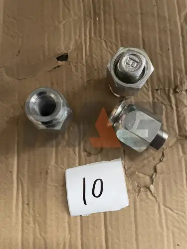 Футорка с гайкой